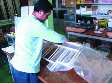 ビニール梱包作業